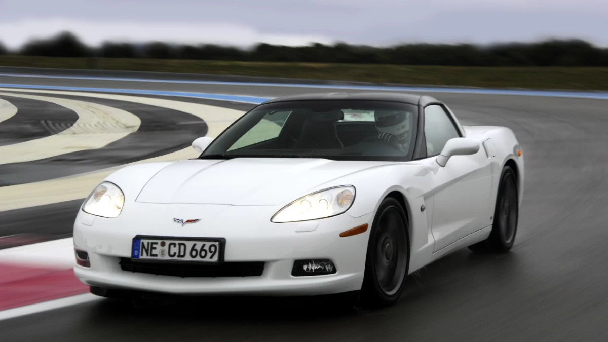 Corvette Generations/C6/C6 White (3).webp